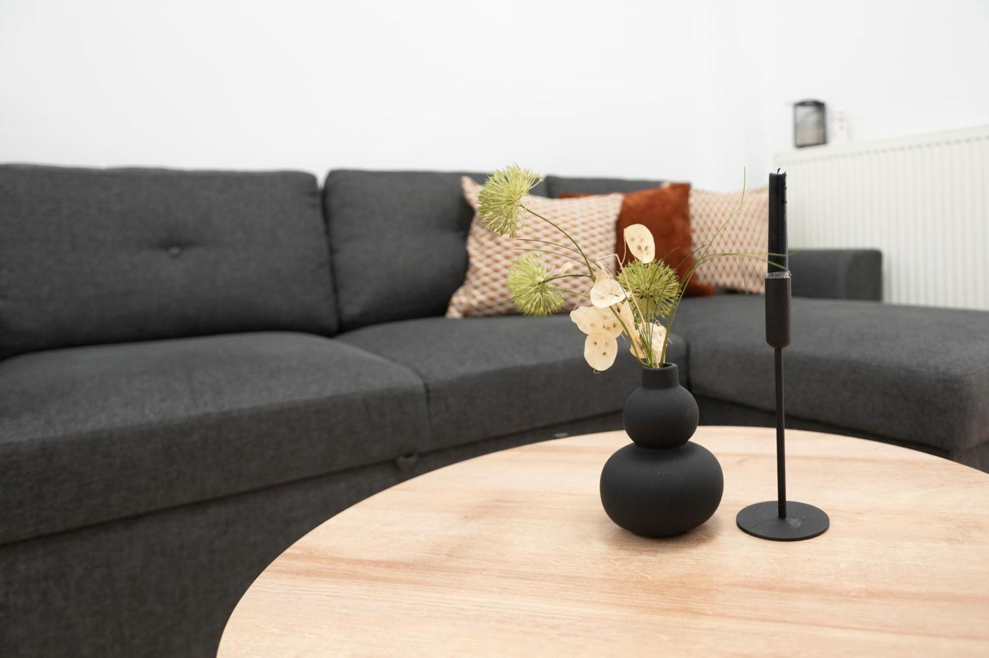 Point Apartment *